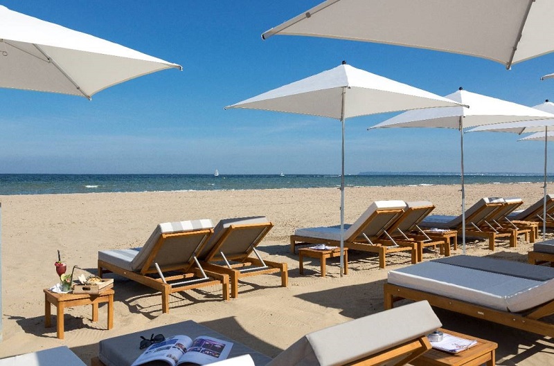 L'hôtel Resort Barrière Deauville présente ses plages privées
