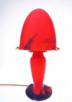 Lampe Lola pm rouge. Hauteur 38 cm. Pâte de verre Art Nouveau - Lampes