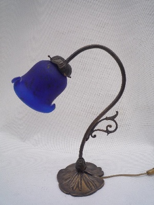 Lampe Nymphéa bleu moucheté. Hauteur 45 cm. Laiton massif pâte de verre - Lampes
