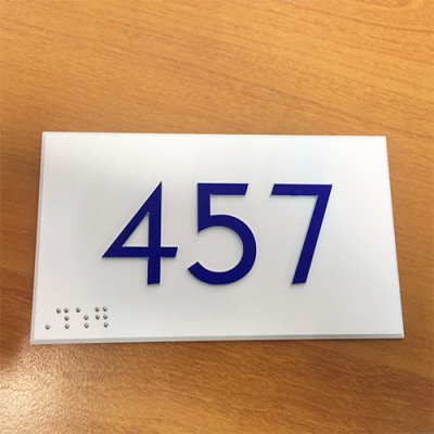 Plaque signalétique intérieure numéro de porte relief et braille 