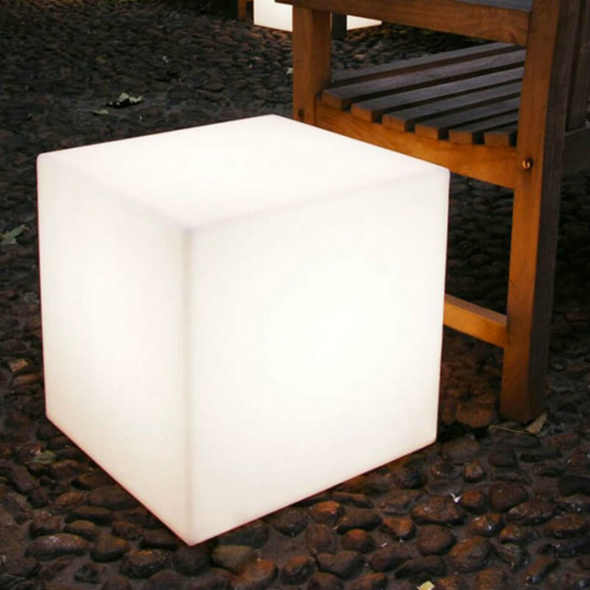 Table basse lumineuse Cubo extérieure